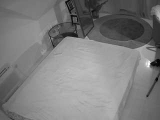 voyeurcam-julmodels-whitebed-4 webcam model stream image