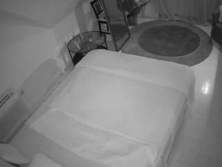 voyeurcam-julmodels-whitebed-4 webcam model stream image