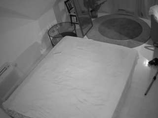 voyeurcam-julmodels-whitebed-4 webcam model stream image