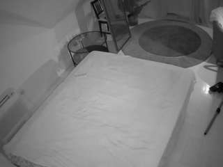 voyeurcam-julmodels-whitebed-4 webcam model stream image