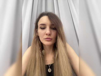 Lunaluxseri webcam model stream image