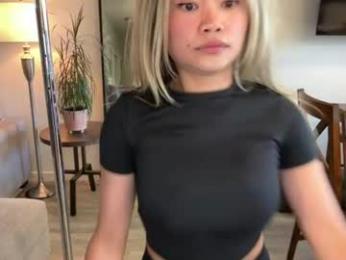 ava_petite_ webcam model stream image