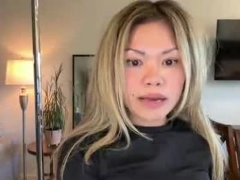 ava_petite_ webcam model stream image