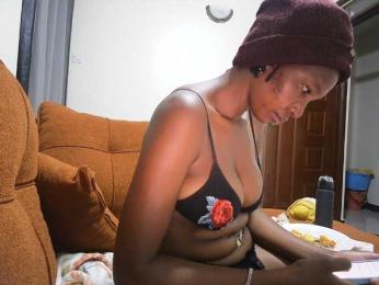 Queen-mom webcam model stream image