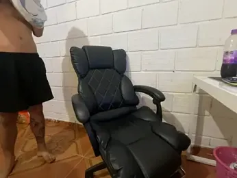 Max_TheHorseDick webcam model stream image