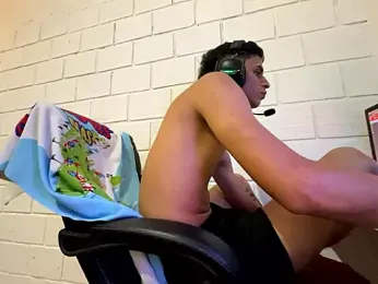 Max_TheHorseDick webcam model stream image