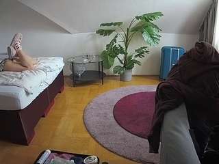 voyeurcam-julmodels-whitebed-6 webcam model stream image