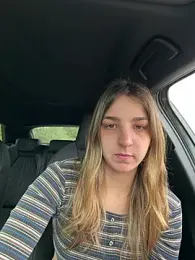 DoriDelux66 webcam model stream image