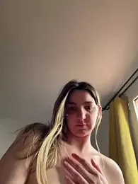 DoriDelux66 webcam model stream image