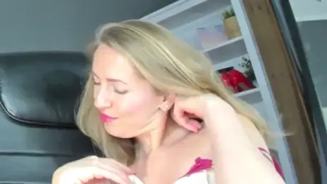 Queenymel webcam model stream image