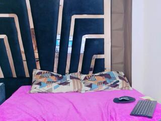 Isabel Henao webcam model stream image