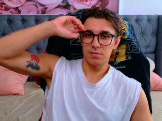 Troy Efron webcam model stream image