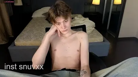 LouieEvans webcam model stream image