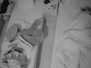voyeurcam-julmodels-bed-5 webcam model stream image