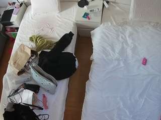 voyeurcam-julmodels-bed-5 webcam model stream image