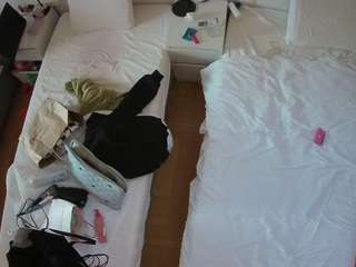 voyeurcam-julmodels-bed-5 webcam model stream image