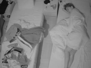 voyeurcam-julmodels-bed-5 webcam model stream image