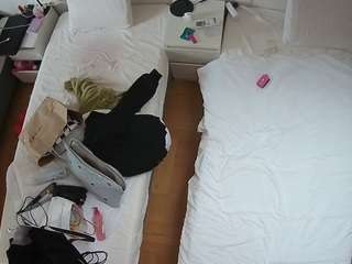 voyeurcam-julmodels-bed-5 webcam model stream image
