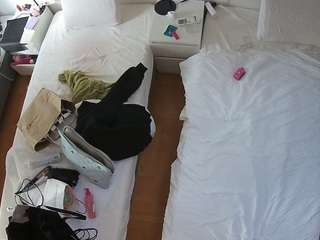 voyeurcam-julmodels-bed-5 webcam model stream image