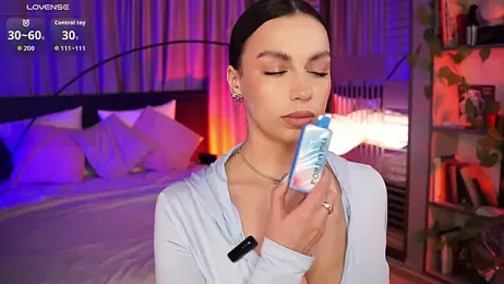 LunaNight webcam stripchat model stream image