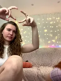 Radiants_two webcam model stream image