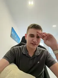 WARDEN_w webcam model stream image