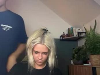 littleblonde010 webcam model stream image