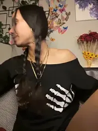 _Neeka_ webcam model stream image