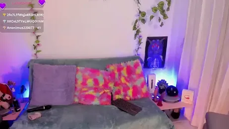 Cata_green webcam model stream image