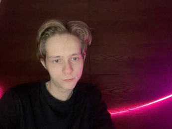 titsDestroy2007 webcam model stream image