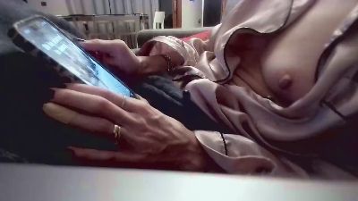 cuccioloneit webcam cam4 model stream image