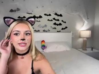 ava_synn webcam model stream image