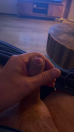 chris2443 webcam model stream image