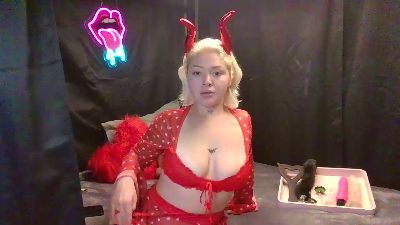 DivineBlondee webcam model stream image