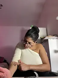 Shurabig webcam model stream image