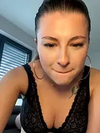 Mia-Minou webcam model stream image