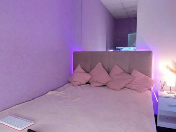 NikkiBust webcam model stream image