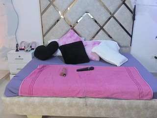 queenie-star webcam model stream image