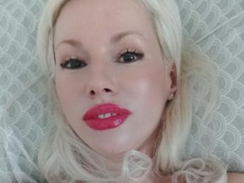 LaymaFlay webcam model stream image