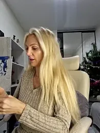 Monna webcam model stream image