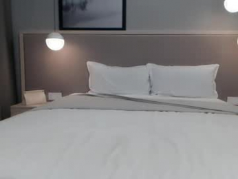 shy_schoolgirl_ webcam model stream image