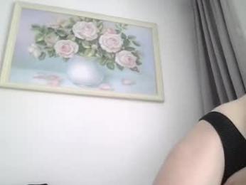 _hidden_frommymoom_ webcam model stream image