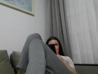 _hidden_frommymoom_ webcam model stream image