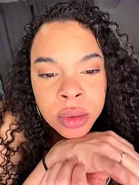 naomikandra webcam model stream image