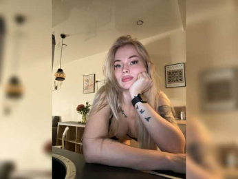 VladaMais webcam model stream image