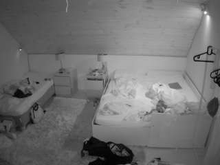 voyeurcam-julmodels-whitebed-2 webcam model stream image