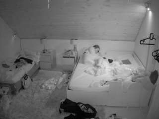 voyeurcam-julmodels-whitebed-2 webcam model stream image