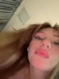 RollDolls webcam model stream image