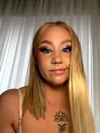 RollDolls webcam stripchat model stream image