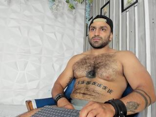 Leonidas M webcam model stream image